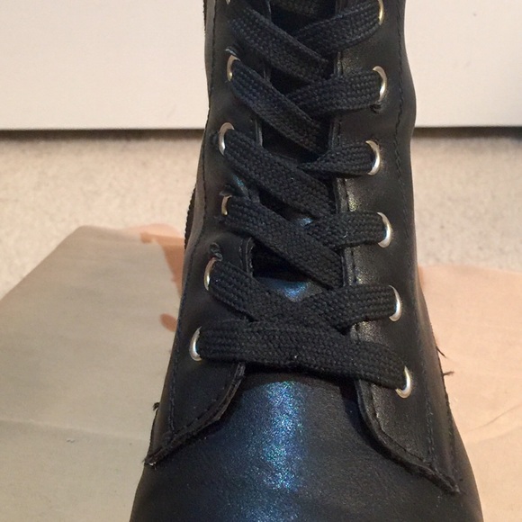 Black, comfortable, leather combat boots. - Picture 4 of 4